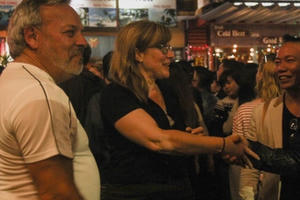 Khách Tây vui mừng đón Tết tại Huế