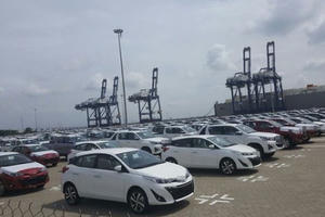 Ồ ạt về Việt Nam, giá xe nhập ngày càng rẻ Ồ ạt về Việt Nam, giá xe nhập ngày càng rẻ