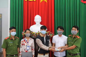 Lâm Đồng: Nam sinh trả lại số tiền lớn cho người đánh rơi