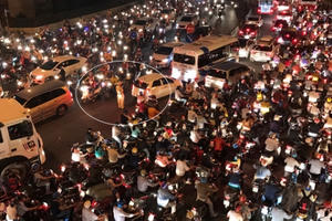 Cửa ngõ Sài Gòn ùn ứ nghiêm trọng chiều tối ngày lễ 8/3