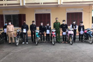 Triệu tập nhóm “quái xế” tụ tập lãng lách, đánh võng quanh bờ hồ Triệu tập nhóm “quái xế” tụ tập lãng lách, đánh võng quanh bờ hồ