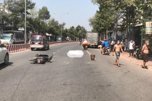 Bình Dương: Hai ông cháu tử vong sau va chạm với xe tải