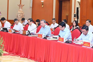 Bộ Chính trị làm việc với Ban Thường vụ Đảng ủy Chính phủ