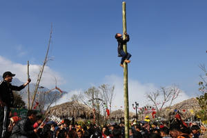 Đến lễ hội Sắc xuân Tây Bắc, chơi đã đời, mang về quà quý