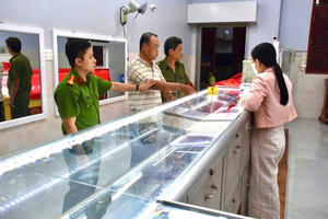 Khởi tố, bắt giam đối tượng cướp giật tiệm vàng ở Bà Rịa - Vũng Tàu Khởi tố, bắt giam đối tượng cướp giật tiệm vàng ở Bà Rịa - Vũng Tàu