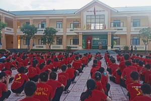 Tạm giữ thầy chủ nhiệm nghi quan hệ tình dục với nữ sinh lớp 9 Tạm giữ thầy chủ nhiệm nghi quan hệ tình dục với nữ sinh lớp 9