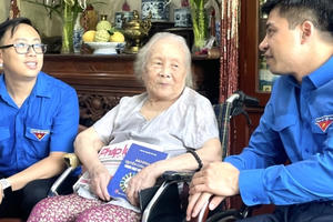 Tuổi trẻ Bộ Tư pháp thăm gia đình Bác sỹ - Liệt sỹ Đặng Thuỳ Trâm