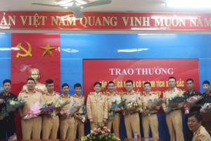 Quảng Ninh: Thưởng nóng các tập thể, cá nhân trong vụ bắt giữ đối tượng vận chuyển 100 bánh heroin Quảng Ninh: Thưởng nóng các tập thể, cá nhân trong vụ bắt giữ đối tượng vận chuyển 100 bánh heroin