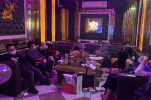 Bắt nhóm đối tượng tổ chức "tiệc" ma túy trong quán karaoke tại Nghệ An
