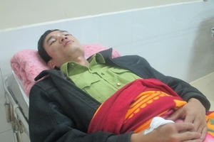 TT Huế: Lâm tặc hành hung đòi giết kiểm lâm nếu không xóa video