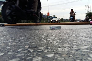 BOT Uông Bí - Hạ Long: Khách "è cổ" trả phí dù đường xuống cấp?