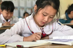 Phụ huynh than trời vì giá SGK cao gấp 2-3 lần sách cũ