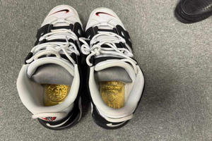 Du khách nước ngoài giấu kim loại vàng ở đế giầy nhập cảnh vào Việt Nam Du khách nước ngoài giấu kim loại vàng ở đế giầy nhập cảnh vào Việt Nam