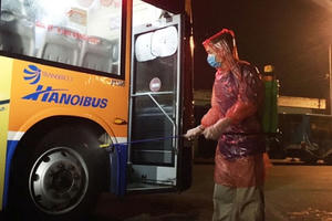 Cách ly ban giám đốc xí nghiệp xe buýt ở Hà Nội tiếp xúc với nhân viên nhiễm Covid-19