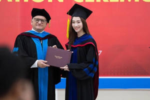 Từng bán quần áo, mỹ phẩm, bartender, cuối cùng HH Đặng Thu Thảo cũng đã "chạm tay" vào tấm bằng Đại học Từng bán quần áo, mỹ phẩm, bartender, cuối cùng HH Đặng Thu Thảo cũng đã "chạm tay" vào tấm bằng Đại học