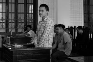 Nỗi giận dữ mờ mắt của người "cho vay đứng đòi nợ quỳ"