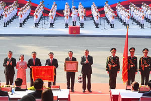 Đảng bộ, chính quyền và nhân dân TPHCM nhận Danh hiệu Anh hùng Lao động