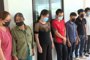 Hà Tĩnh: Khởi tố 15 đối tượng tụ tập đánh bạc trên núi trong mùa dịch