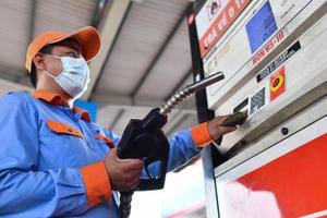 Đề xuất tiếp tục giảm 50% thuế bảo vệ môi trường đối với xăng dầu trong năm 2024