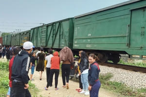 Tàu hỏa tông xe tải, tài xế bị cuốn vào gầm tử vong tại chỗ