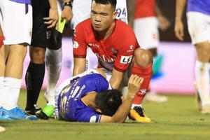 Hoàng Thịnh có thể bị treo giò vĩnh viễn sau pha vào bóng kinh hoàng đối với Hùng Dũng
