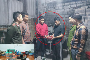 Khởi tố 4 đối tượng về hành vi chế tạo, tàng trữ, sử dụng, mua bán trái phép vũ khí quân dụng