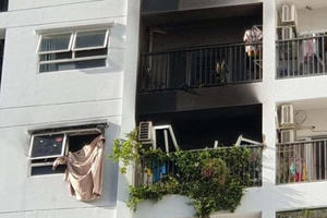 Video: Chung cư bốc cháy dữ dội, 2 mẹ con nhảy từ tầng 10 xuống đất tử vong