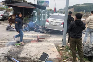 Quảng Ninh: Mâu thuẫn cá nhân, nam thanh niên lái xe tông 5 người nhập viện Quảng Ninh: Mâu thuẫn cá nhân, nam thanh niên lái xe tông 5 người nhập viện