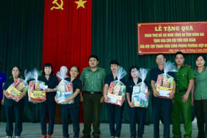 Đoàn Thanh niên Công an tỉnh Đồng Nai thăm và tặng quà cựu TNXP Đoàn Thanh niên Công an tỉnh Đồng Nai thăm và tặng quà cựu TNXP