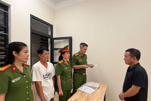 Giám đốc công ty cùng thuộc cấp bị khởi tố vì đổ hơn 2.000 tấn chất thải ra môi trường