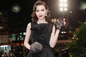 Hoa hậu Ngọc Duyên gây chú ý với phong cách quý tộc trên thảm đỏ