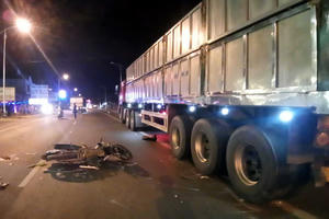 Lâm Đồng: Đâm vào đuôi xe đầu kéo đậu bên lề đường, nam thanh niên thiệt mạng