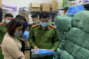 Truy tố nhóm làm giả, buôn bán 14.587 bộ trang phục phòng dịch Covid-19