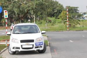 Phát hiện 5 cơ sở đào tạo lái xe có 83 giáo viên dùng bằng giả