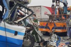 Hiện trường vụ tai nạn kinh hoàng ở Nghệ An khiến nhiều người thương vong