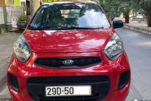 Cửa hàng ô tô cũ giảm giá chờ phá sản, vắng khách triền miên