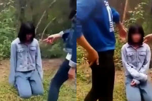 Nữ sinh lớp 7 ở Nghệ An bị bắt quỳ gối, tát liên tiếp vào mặt rồi quay clip tung lên mạng