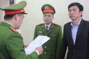 Kế toán xã lập hồ sơ khống rút tiền ngân sách tiêu xài