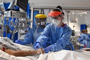 Anh, Pháp ghi nhận số ca mắc COVID-19 trong ngày ở mức cao nhất Anh, Pháp ghi nhận số ca mắc COVID-19 trong ngày ở mức cao nhất