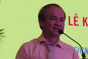 Bầu Đức nói gì trong ngày Công Phượng ký hợp đồng với CLB Sint-Truidense