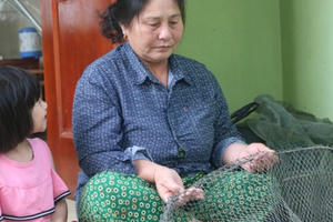 Người phụ nữ 40 năm vớt xác trên dòng Lam Người phụ nữ 40 năm vớt xác trên dòng Lam