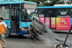 Chủ tịch Hà Nội: Xử nghiêm "hung thần" xe 3 bánh chở hàng cồng kềnh