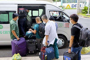 Chung tay chống dịch, xe khách chuyển thành xe cứu thương