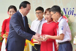 Chủ tịch nước Trần Đại Quang gửi thư chúc Tết Trung Thu 2016 tới thiếu niên, nhi đồng cả nước