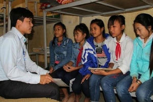 Xuân về lại canh cánh nỗi lo “mất” học sinh vì tục “bắt vợ" Xuân về lại canh cánh nỗi lo “mất” học sinh vì tục “bắt vợ"