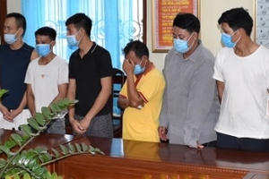 Ninh Bình: Bắt quả tang 10 con bạc đang say sưa sạt phạt nhau bằng hình thức xóc đĩa