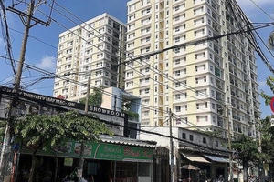 Ngân hàng siết nợ cao ốc 'dính' loạt sai phạm ở Sài Gòn