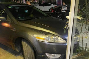 Kỷ luật cán bộ Sở Nội vụ đỗ xe ngang ngược