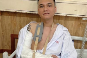 Khắc Việt như thế nào sau ca phẫu thuật “đóng đinh”?