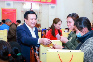 Chủ tịch Hội đồng lý luận Trung ương thăm, chúc Tết tại huyện miền núi Nghệ An